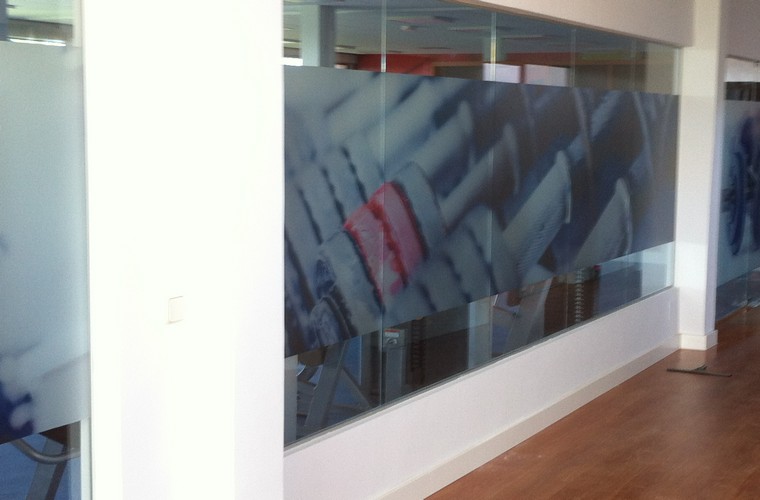 Publicidad deportiva en canchas de baloncesto letreros 