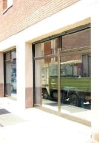 Ventana con vinilo solar